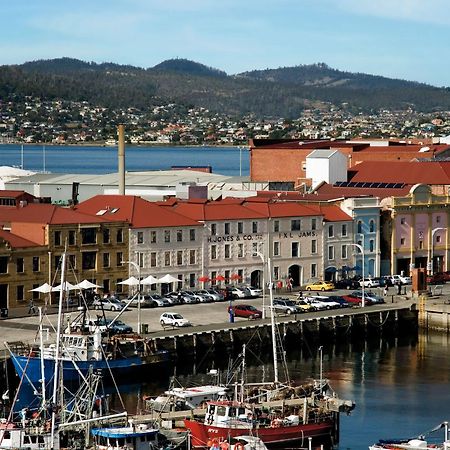 The Henry Jones Art Hotel Хоубарт Екстериор снимка The battery, with the city in the background