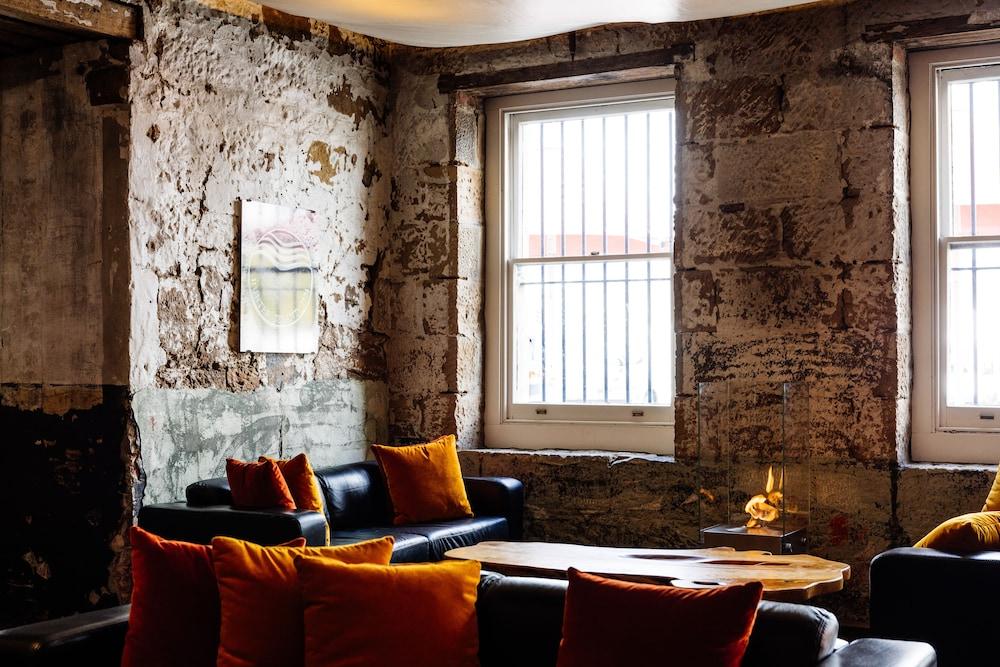 The Henry Jones Art Hotel Хоубарт Екстериор снимка The interior of the Old Dispensary