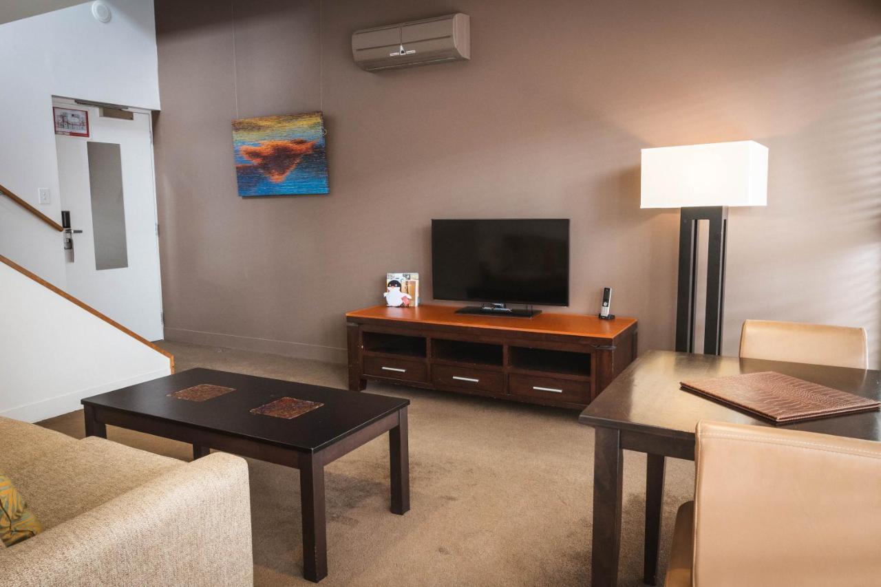 The Henry Jones Art Hotel Хоубарт Екстериор снимка A living room in a typical apartment at the Village at Grand Traverse Commons