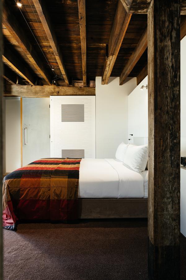 The Henry Jones Art Hotel Хоубарт Екстериор снимка A room at the hotel